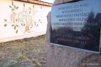 Kamień upamiętniający pierwszą lokalizacje Torunia w Starym Toruniu