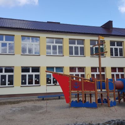 Plac zabaw przy Szkole Podstawowej w Łążynie